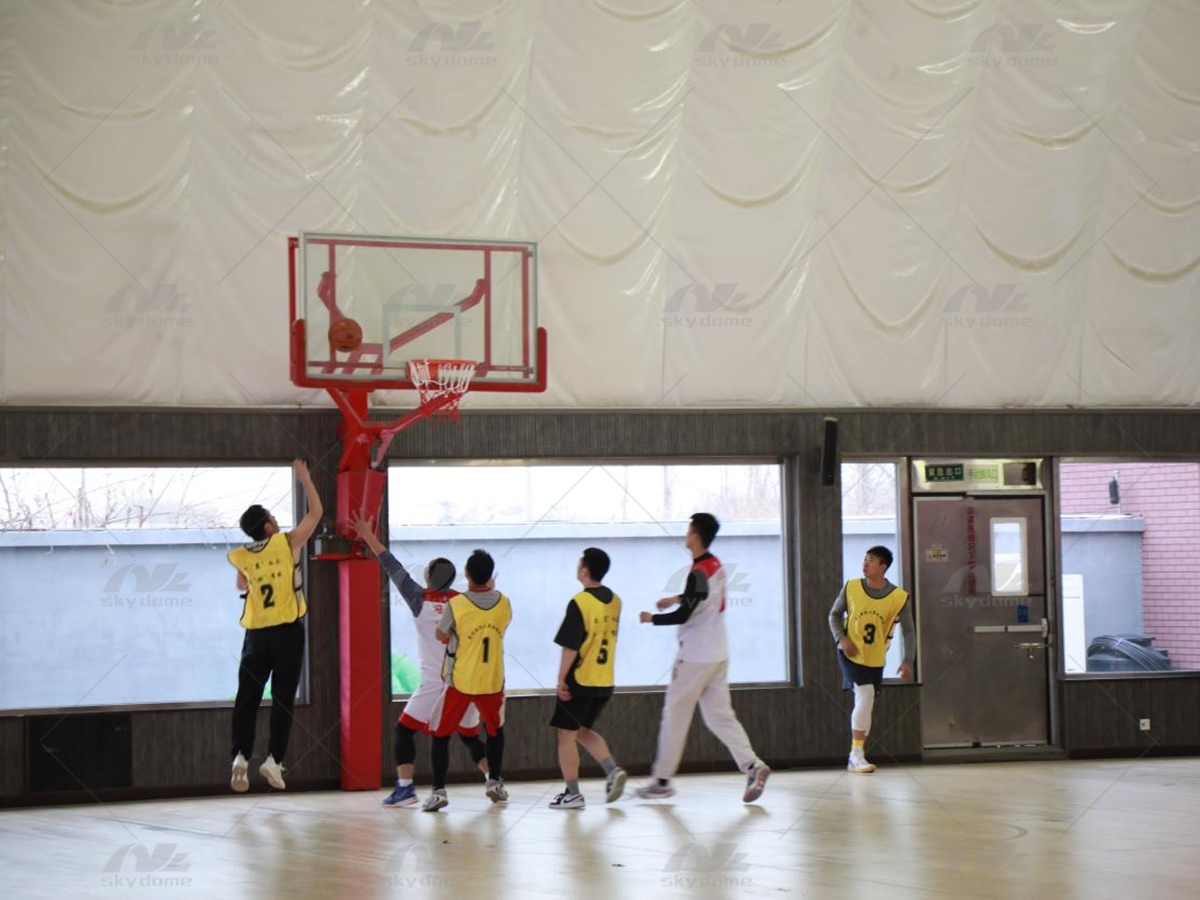 C&uacute;pulas de ar infl&aacute;veis ​​PVDF para treinamento de basquete escolar