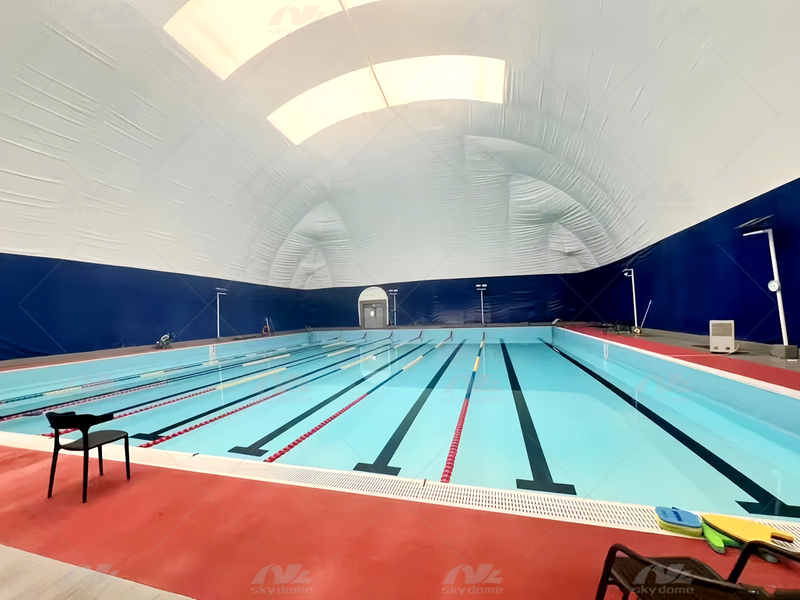  Estrutura infl&aacute;vel suportada por ar para piscinas recreativas