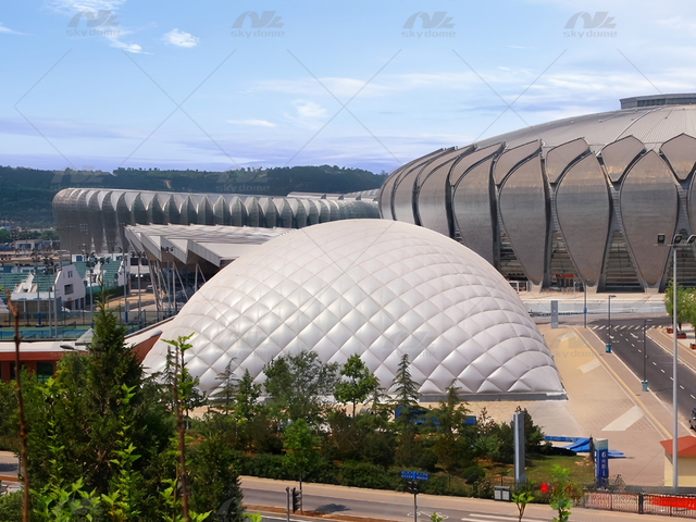 Structure support&eacute;e par air en PVDF haute r&eacute;sistance pour l'activit&eacute; de tennis