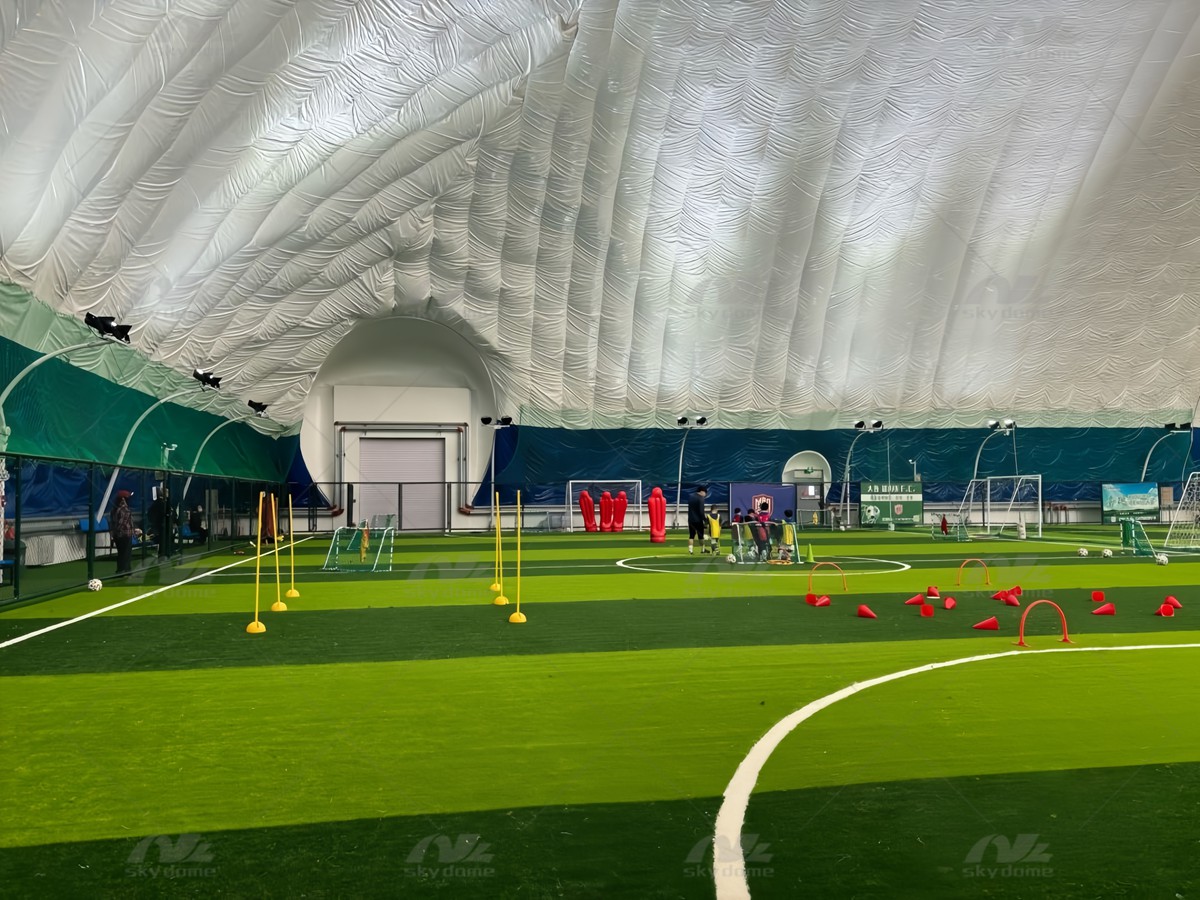 Enorm skräddarsydd uppblåsbar sportluftskupol för Sports Center