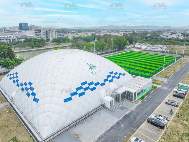Hoge kwaliteit sportluchtkoepel met veelzijdige all-weather arena